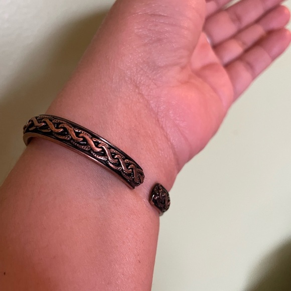 Elegant Copper Cuff Bracelet - Picture 3 of 5